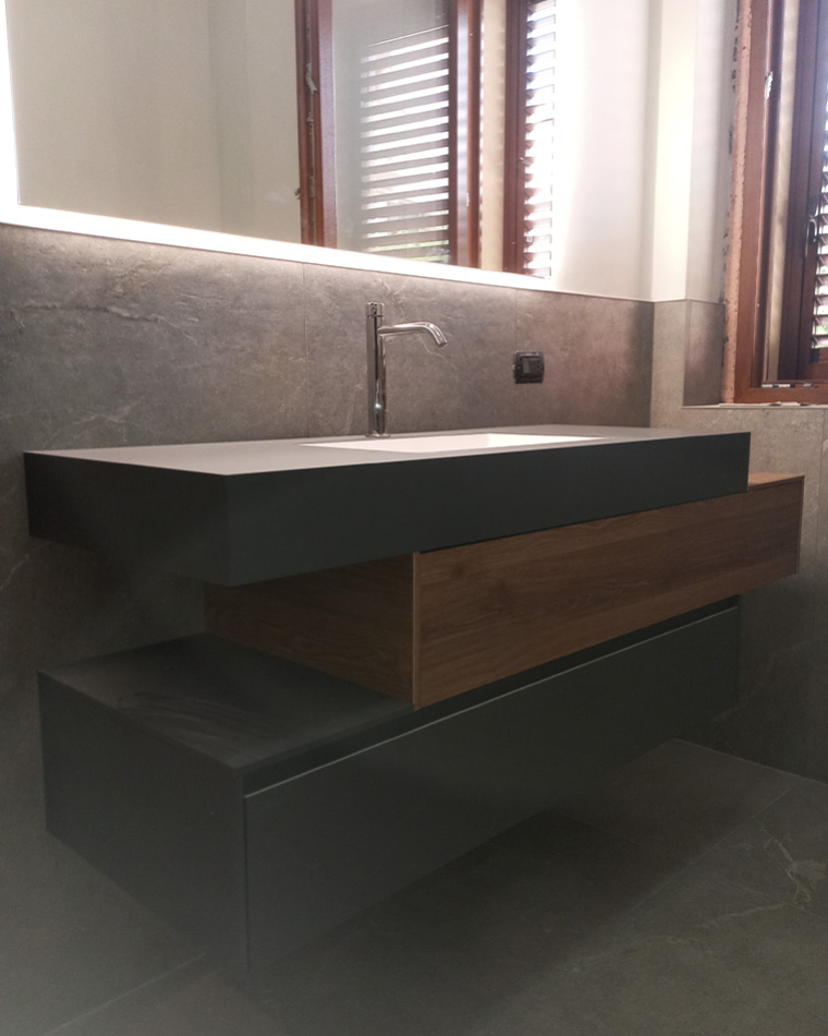Ristrutturazione bagno con Capri Ceramica, Marca Corona e Flessya