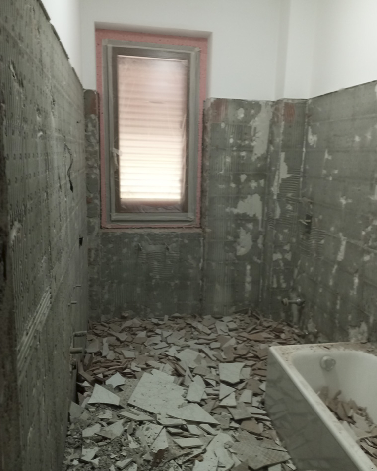 Ristrutturazione bagno con Capri Ceramica, Marca Corona e Flessya