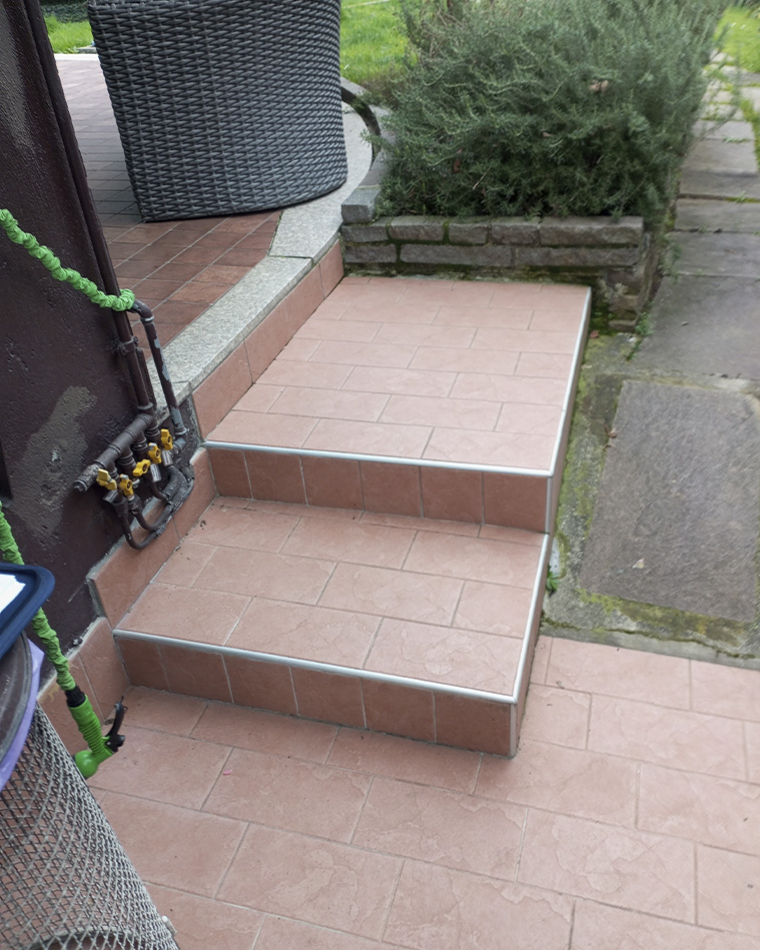 Pavimentazione esterna in gres porcellanato: con Schluter e Panaria